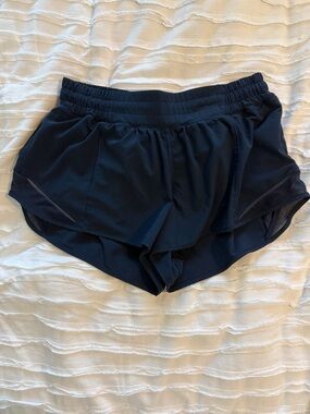 Lululemon Hotty Hot Low-Rise Lined Short 2.5”